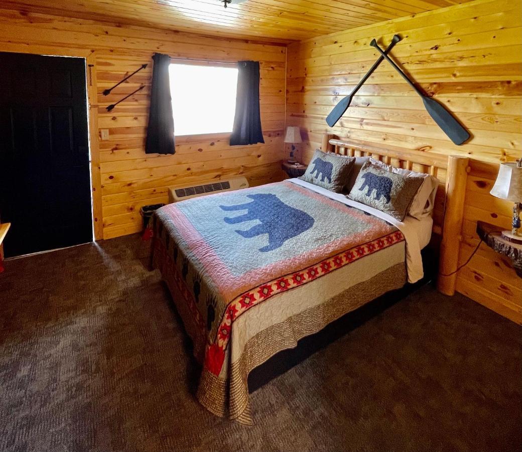 The Fishing Bear Lodge Ashton Exterior photo